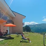 アパート Vue Exceptionnelle En Des Montagnes, Depaysement Total ! *