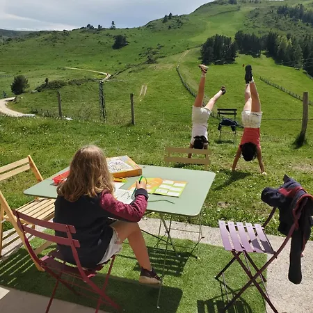 Vue Exceptionnelle En Des Montagnes, Depaysement Total ! Camurac