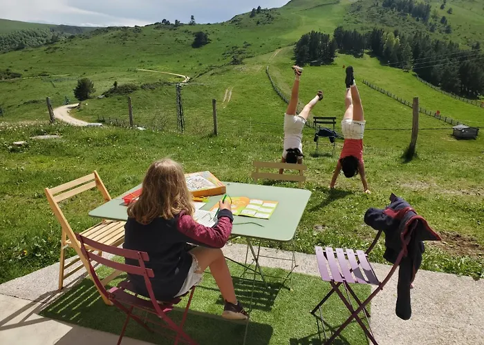 Vue Exceptionnelle En Des Montagnes, Depaysement Total ! Camurac