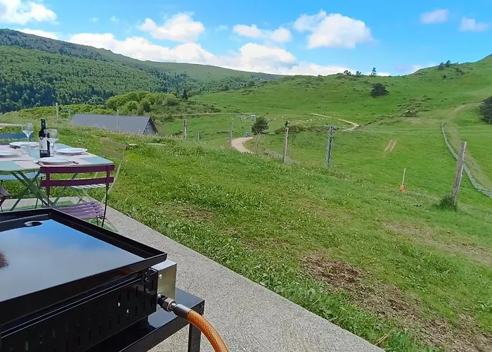 Vue Exceptionnelle En Des Montagnes, Depaysement Total ! Camurac